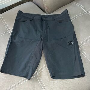 Mammut Charcoal Gray short, size 34.